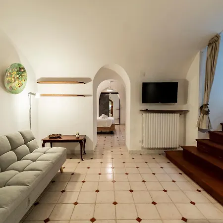 Via Solimena 9